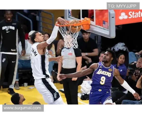 湖人对阵马刺NBA常规赛精彩直播全程回顾与分析